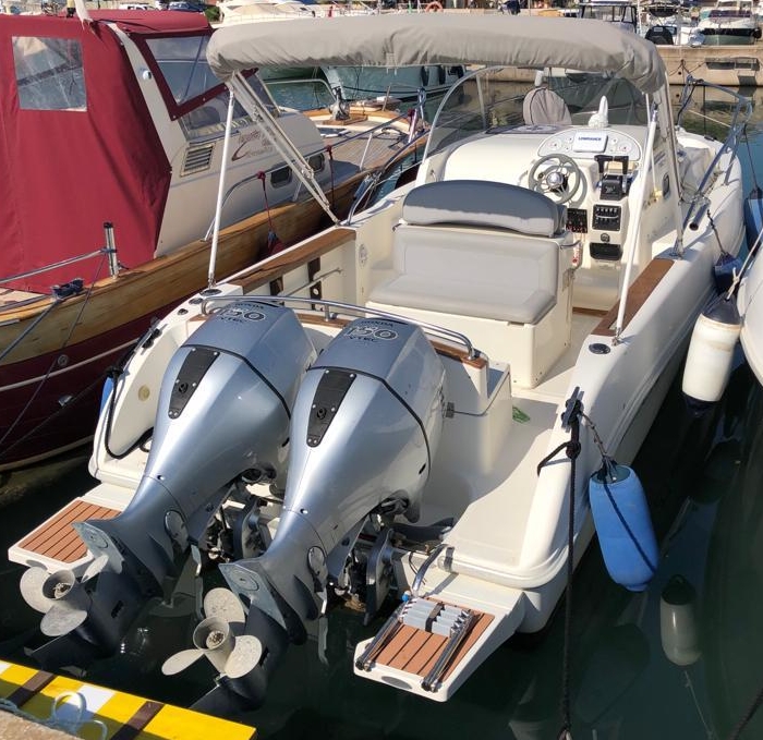 << VENDUTO >> Capelli 27 WA + 2x150 hp Honda (2017)<br><a href=dettaglio.aspx?Id=263 >VAI ALLA SCHEDA</a>